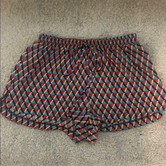 🔺 FOREVER21/ Geo Dolphin Short 🔻 - Picture 1 of 5